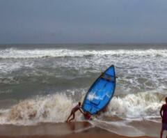দেখুন, ফ্রেজারগঞ্জে উত্তাল সমুদ্র, দৈত্যাকৃতি ঢেউ, মুহূর্তে তলিয়ে গেল বাড়ি! 