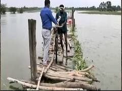 Unnao में पुल बनवाने के सवाल पर बचते दिखे तहसीलदार, लोगों को अपने हाल पर छोड़ा