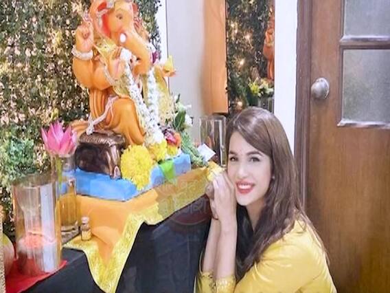 Naina Singh aka Rhea of Kumkum Bhagya seeks blessings from Lord Ganesha