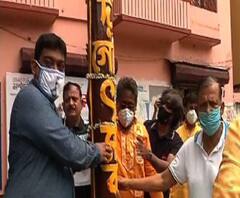 বাজল পুজোর বাদ্যি, খুঁটিপুজো হয়ে গেল বেলেঘাটা সন্ধানী সঙ্ঘের