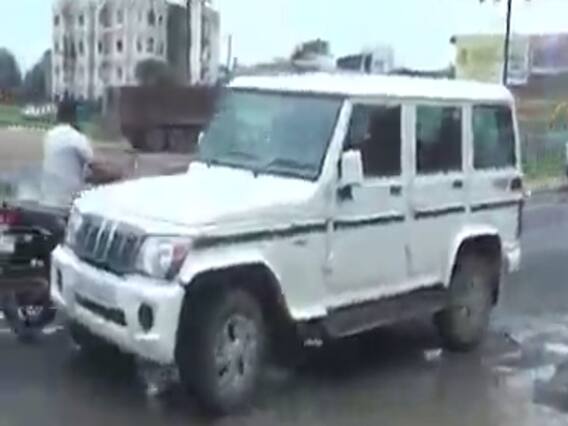 મહેસાણાના કડી-નંદાસણ રોડ પર પડેલા મસમોટા ખાડાના કારણે વાહન ચાલકોને હાલાકી, જુઓ વીડિયો 