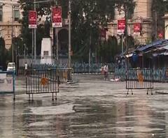 এটা পার্কস্ট্রিট? বৃষ্টিভেজা লকডাউনে এই এলাকার ছবি দেখে তাজ্জব বনে যাবেন