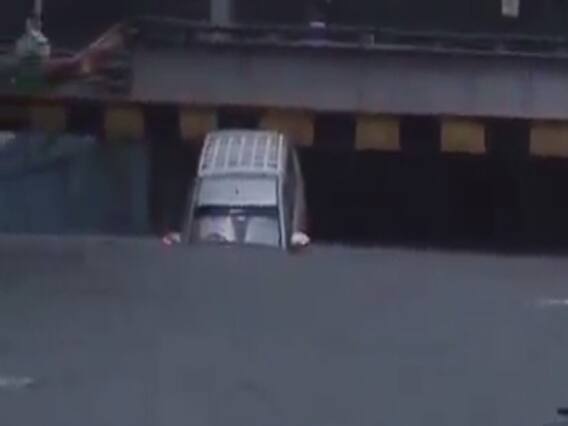 મુંબઇમાં ધોધમાર વરસાદ, થાણે, બોરવલી, કાંદીવલી સહિતના વિસ્તારોમાં ભરાયા પાણી