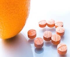 Vitamin C Tablets Shortage | कोरोना संकटात राज्यात अनेक ठिकाणी व्हिटामिनचा तुटवडा