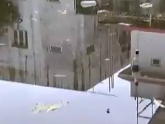 રાજકોટમાં પૂર્વ મંત્રી અને ભાજપના આગેવાન ઉમેશ રાજ્યગુરુ વિસ્તારમાં ગંદકીથી પરેશાન