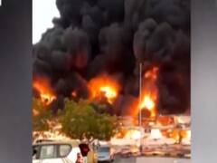 World News: UAE के बाजार में लगी भीषण आग, कई दुकानें जलकर हुईं खाक