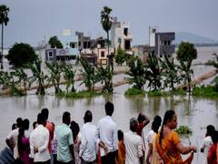 Delhi Rains: कुछ घंटों की बारिश से जगह-जगह हुआ जलभराव, लोगों की बढ़ी मुश्किलें