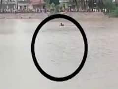 કચ્છ: ધારાસભ્યની હાજરીમાં તળાવમાં વધામણા સમયે નાળિયેળ લેવા જતા યુવક ડૂબ્યો