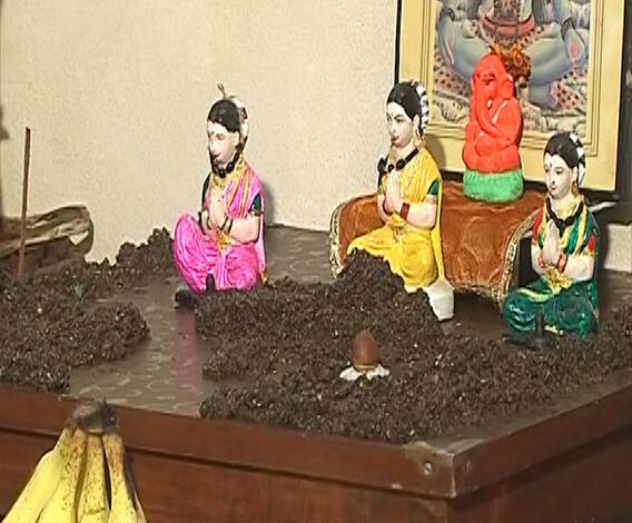 Hartalika Teej 2020 | कोरोनाच्या प्रादुर्भावामुळे पुण्यातील महिला-मुलींची घरातच हरतालिकेची पूजा