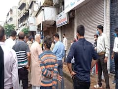 અમદાવાદના રિલીફ રોડ પર વેપારીઓનો હોબાળો, પોલીસ પર ખોટી રીતે દંડ લેવાનો આરોપ