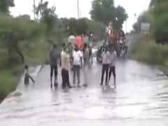 રાજકોટઃ વીરપુરમાં ધોધમાર વરસાદ, મેવાસા, હરિપર સહિતના ગામોમાં જવાનો રસ્તો બંધ