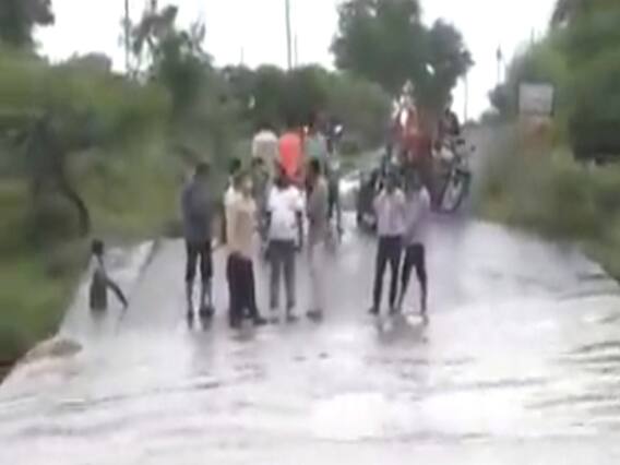 રાજકોટઃ વીરપુરમાં ધોધમાર વરસાદ, મેવાસા, હરિપર સહિતના ગામોમાં જવાનો રસ્તો બંધ