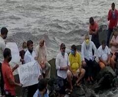 Rural News | अद्ययावत रुग्णालयासाठी समुद्राच्या पाण्यात गावकऱ्यांचं आंदोलन | माझं गाव माझा जिल्हा 