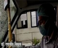पुण्यात रुग्णवाहिकेचं स्टेअरिंग डॉक्टरच्या हाती, डॉ, रणजित निकम चालकाच्या भूमिकेत