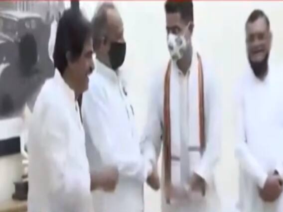 Sachin Pilot ने की सीएम Ashok Gehlot से मुलाकात, गर्मजोशी से मिलाया हाथ | Rajasthan Politics