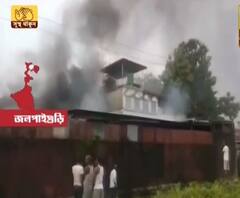 জলপাইগুড়ি: সর্ষের তেলের প্যাকেজিং কারখানায় বিধ্বংসী আগুন, কয়েক লক্ষ টাকার ক্ষতির আশঙ্কা