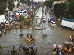 Pakistan के Karachi में भारी बारिश के बाद तबाही...चारों तरफ पानी ही पानी 