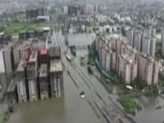 भारी बारिश के बाद डूबा Gujarat...Surat में जलमग्न हुईं सड़कें, 5 दिन से डूबा हुआ है शहर
