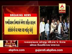 બનાસકાંઠાના અંબાજી મંદિરમાં જ ઉડ્યા સોશિયલ ડિસ્ટન્સિંગના ધજાગરા