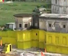 হলুদ বস্ত্র পরতেন রাম! তাই ভূমিপুজোর আগে অযোধ্যার অধিকাংশ বাড়ি সাজল হলুদ রঙে