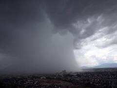 मौसम का हाल: दिल्ली में तीन दिन बाद थमी बारिश, लेकिन बेहाल हुई मुंबई