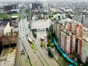 Smart city Surat submerged in water after downpour | Bharat Ki Baat