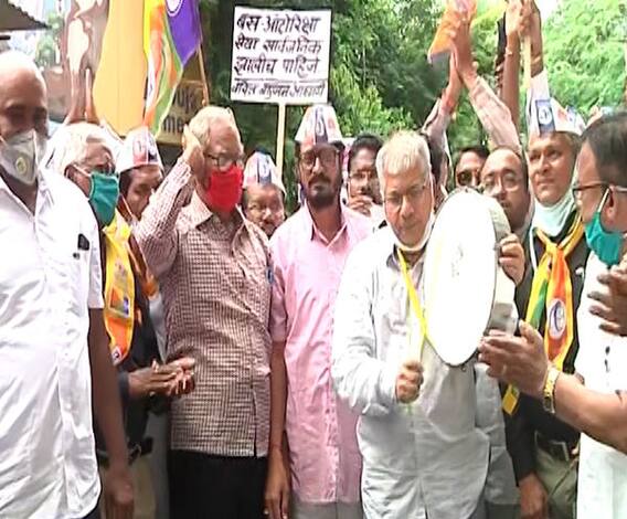 नागपुरात प्रकाश आंबेडकरांच्या नेतृत्वात वंचित बहूजन आघाडीकडून डफली बजाओ आंदोलन