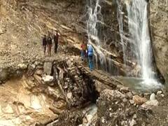 Uttarakhand: Locals construct rough bridge as stone-laden water flow damages road