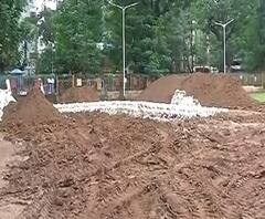 ऑगस्ट क्रांती मैदानातील तात्पुरत्या तलावाचं काम थांबवलं; परवानगी नसल्याचा स्थानिकांचा दावा