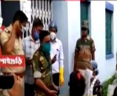 করোনা: চূড়ান্ত বর্ষের পরীক্ষা বাতিল করে পাশ করানোর দাবিতে জলপাইগুড়ি ফার্মেসি কলেজে বিক্ষোভ পড়ুয়াদের