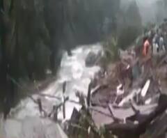 ফটাফট : কোঝিকোড়ে বিমান দুর্ঘটনার নেপথ্যে গাফিলতি? কেরলে ধসে মৃত বেড়ে ২১