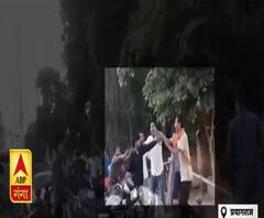 Ganga Prime : Prayagraj में बीच सड़क पर दे दनादन और पुलिस देखती रह गई | ABP Ganga