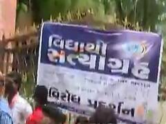 અમદાવાદઃNEET-JEEની પરીક્ષા મોકૂફ રાખવાની માંગ સાથે કોગ્રેસનું વિરોધ પ્રદર્શન