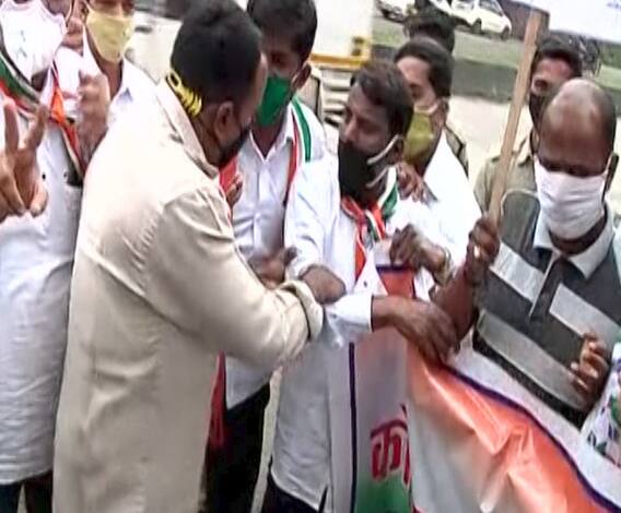 Kolhapur Patil-Mahadik Supporters Ruckus | कोल्हापुरात सतेज पाटील आणि धनंजय महाडिक समर्थक आमनेसामने