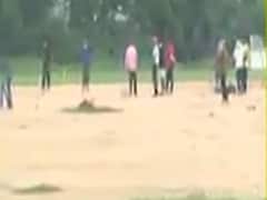 ગુજરાત યુનિવર્સિટી ગ્રાઉન્ડમાં મોટી સંખ્યામાં ક્રિકેટ રમવા એકઠા થયા યુવાનો, જુઓ વીડિયો