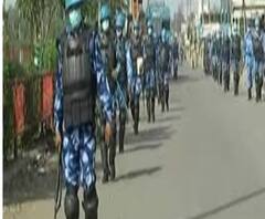 সোশ্যাল মিডিয়ার পোস্ট ঘিরে রণক্ষেত্র আমডাঙা, পুলিশ-জনতা খণ্ডযুদ্ধ, ইটবৃষ্টি-কাঁদানে গ্যাস 