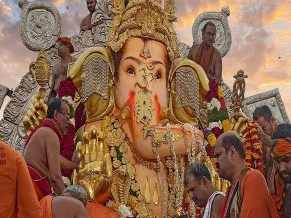 बप्पा के रंग में रंगा डांस का मंच | Reality Report