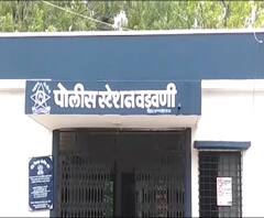 Beed | बीडमध्ये अल्पवयीन मूकबधिर मुलीसोबत तिघांंचे अश्लील चाळे, फोटो काढत व्हायरल करण्याची धमकी