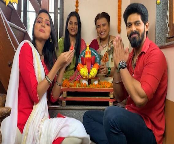 Bappa Majha 2020 | 'जीव झाला येडा पिसा'च्या टीमने पेपर कप्स-कार्ड पेपरपासून बाप्पा साकारला