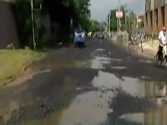 અમદાવાદમાં બોપલથી સાઉથ બોપલ તરફ જવાના રસ્તા પર ખાડારાજ, જુઓ વીડિયો