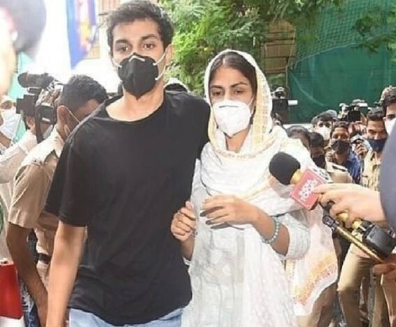 SSR Suicide Case | रिया, रियाचा भाऊ, वडिलांचा फोन ईडीकडून जप्त केल्यीची माहिती