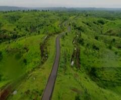 Beed Monsoon Blessings! बीडमध्ये पावसामुळे धबधबे अन् हिरव्यागार डोंगररांगा,उजाड माळरानावर फुललं नंदनवन