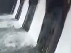 અનરાધાર વરસાદના કારણે જૂનાગઢના માળીયા તાલુકાનો વ્રજમી ડેમ ઓવરફ્લો