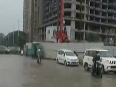  અમદાવાદઃ ઝૂંડાલ સર્કલ પર વરસાદમાં રસ્તાઓ તૂટતા લોકો પરેશાન, જુઓ વીડિયો