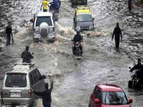 Mumbai Rains: भारी बारिश से बेपटरी हुई मुंबईकरों की जिंदगी | भारत की बात