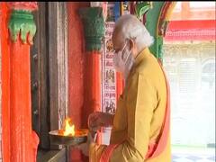 મોદીએ હનમુાનગઢીમાં ઉતારી આરતી ને પછી થાળીમાં મૂક્યા કેટલા રૂપિયા ? જુઓ વીડિયો 