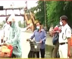 লেকটাউনে রাস্তায় বেরোলেই শরীরের তাপমাত্রা পরীক্ষা পুলিশের, বাড়ি ফিরে যাওয়ার পরামর্শ 
