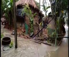 প্রবল বৃষ্টিতে পশ্চিম মেদিনীপুরের দাসপুরে পারাং নদীর দুটি নদীবাঁধ ভেঙে জলমগ্ন আরও বেশ কয়েকটি গ্রাম, জলের তলায় রাস্তাঘাট, কৃষি জমি