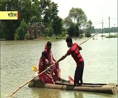 ঘাটালের বাড়িতে বাড়িতে গাড়ি বা সাইকেল নয়, থাকে নৌকা! কেন জানেন?