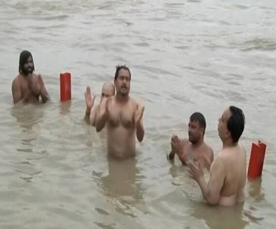 Sharayu Ghat | भूमिपूजनानिमित्त राम भक्तांचं शरयू स्नान